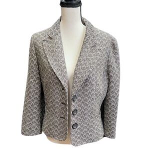 Black and Cream Jacket with three buttons, in excellent condition size‎ Large